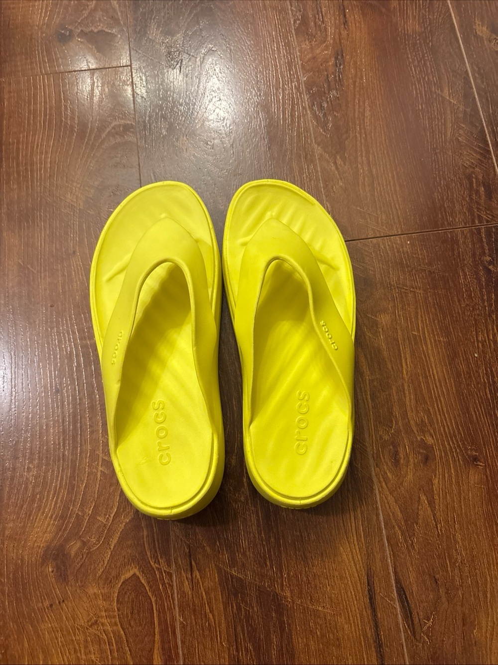 Crocs Getaway Platform Flip Flops Women’s 8 Acidity Neon Yellow Sandals W8